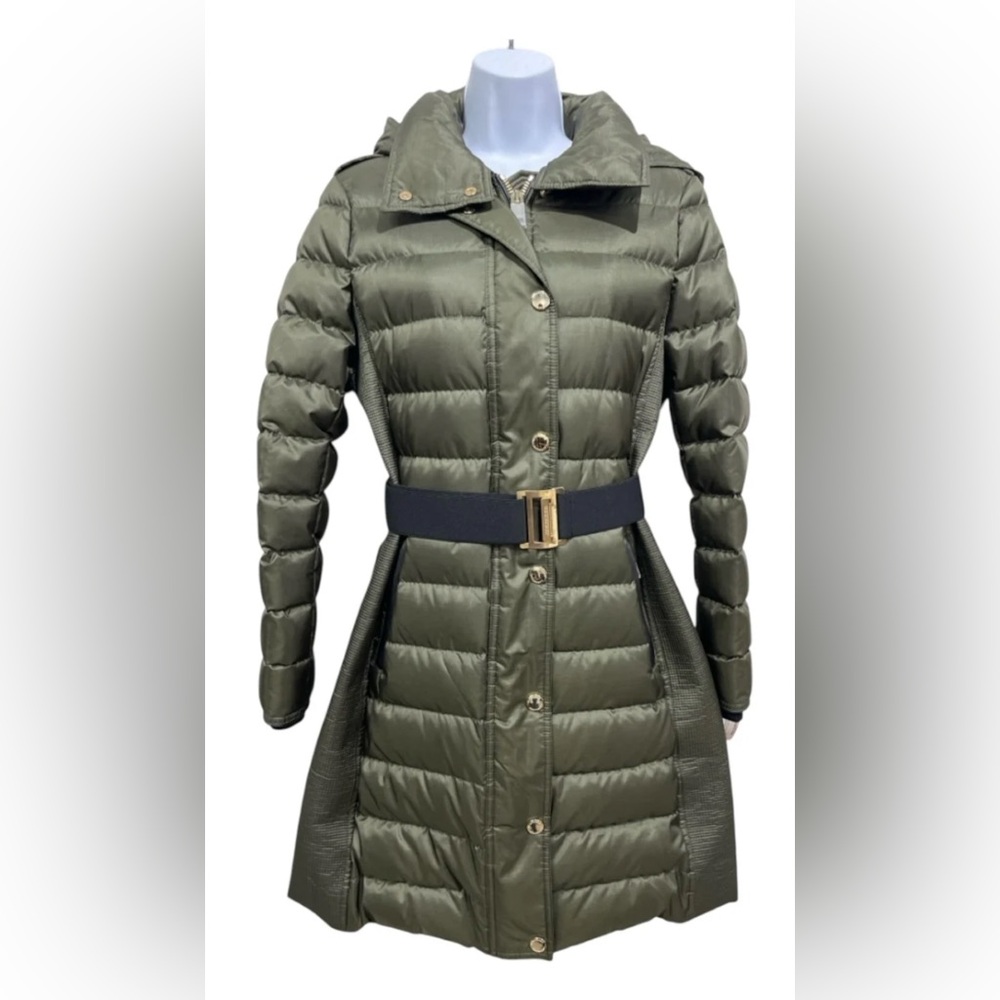 SOLD!
Burberry Coat Olive Green size 8. Coat has hood and belt. It’s beautiful 😍